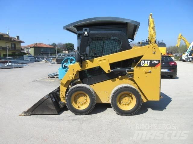 CAT 226 D 滑移装载机