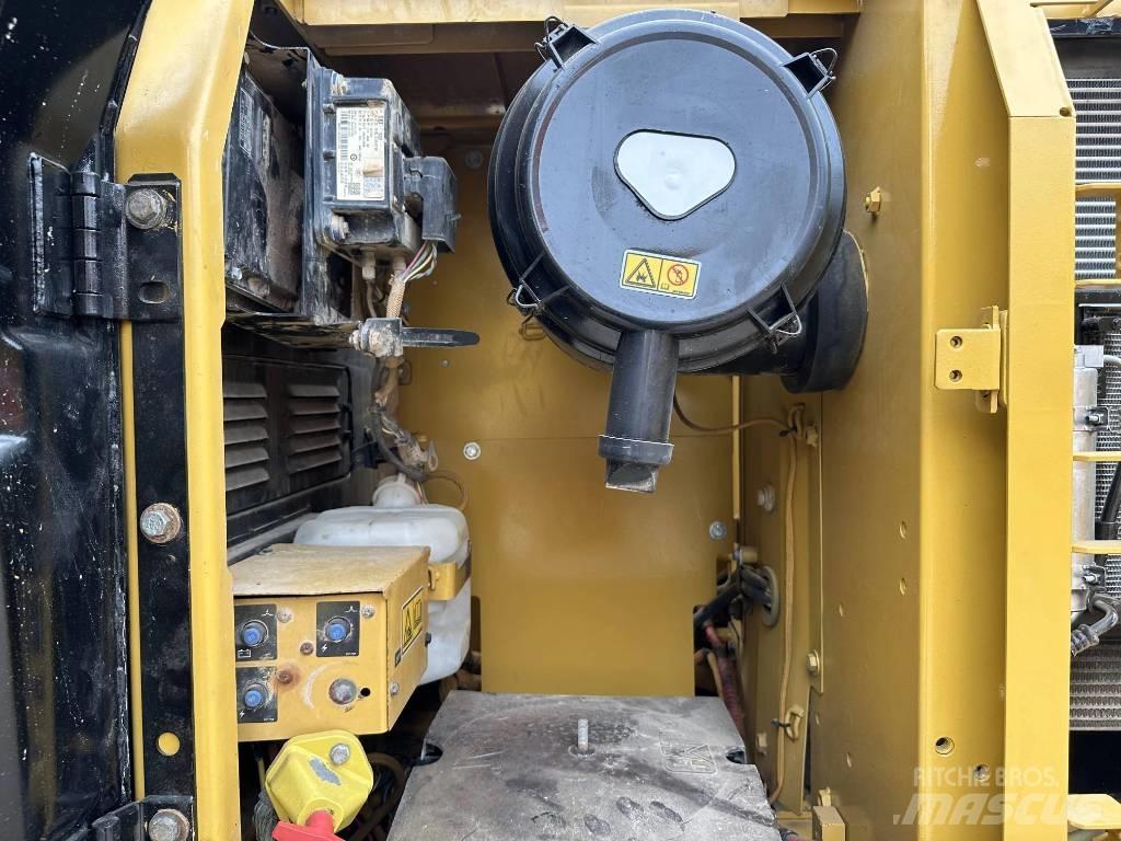 CAT 320D 履带挖掘机