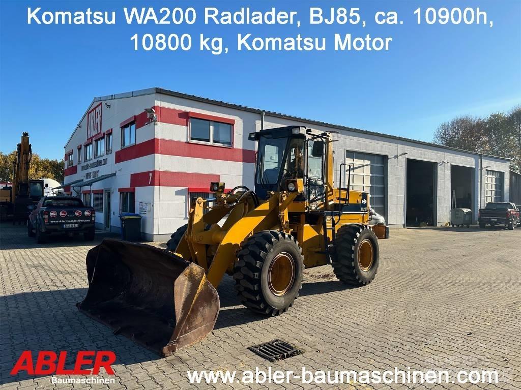 Komatsu WA200 轮式装载机