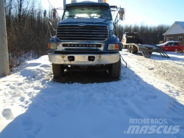 Sterling L 9500 平板栏板货车