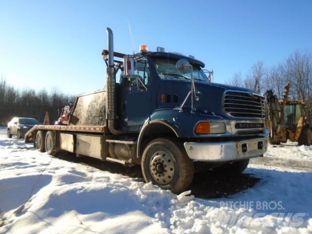 Sterling L 9500 平板栏板货车