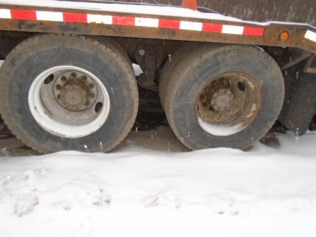 Sterling L 9500 平板栏板货车