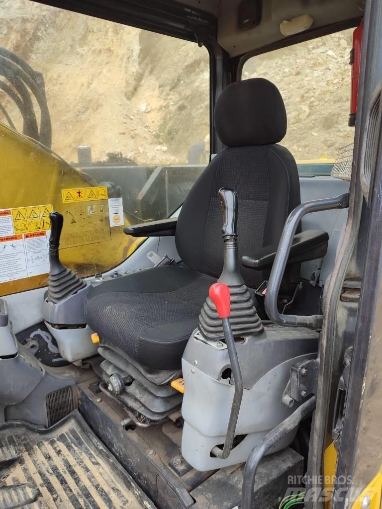 Komatsu PC 228 LC-3 履带挖掘机