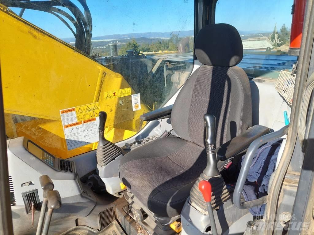 Komatsu PC 228 LC-3 履带挖掘机