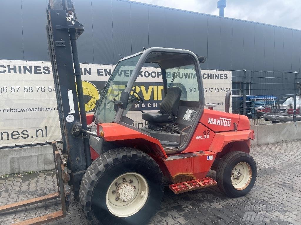 Manitou MC 30 越野叉车|叉装车