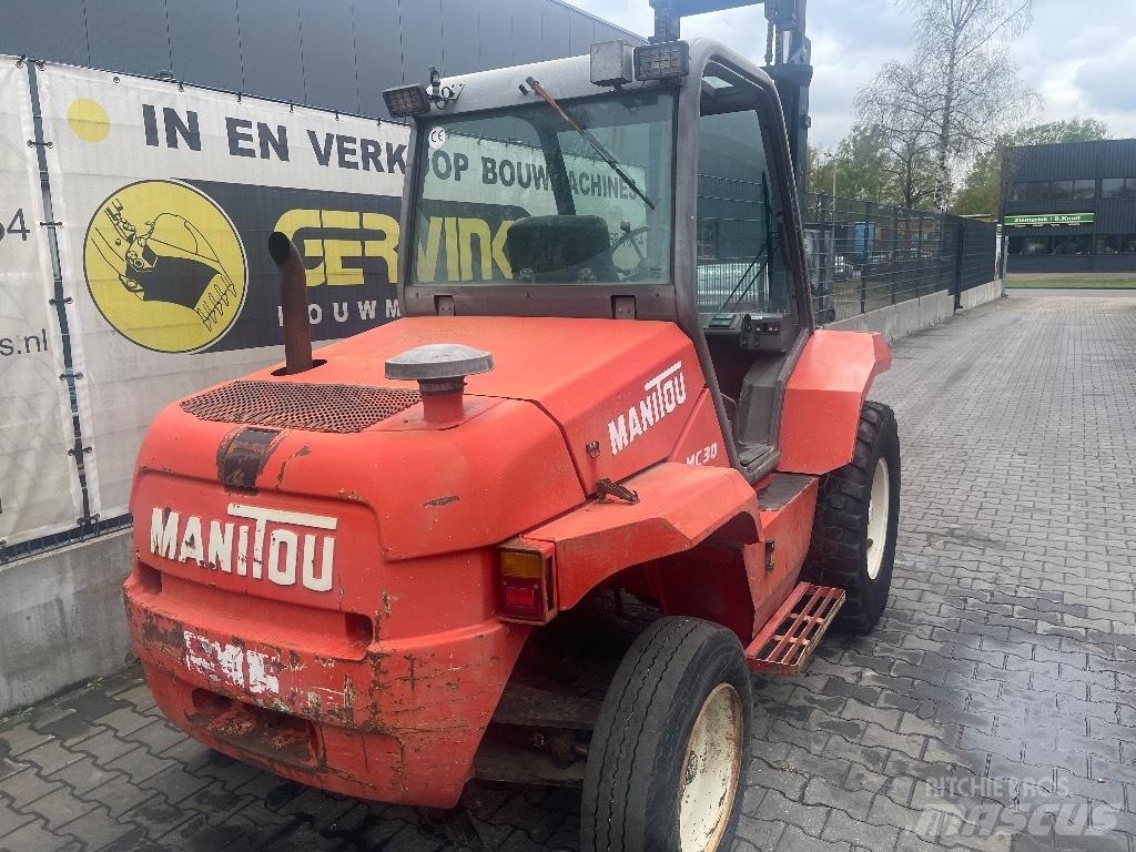 Manitou MC 30 越野叉车|叉装车