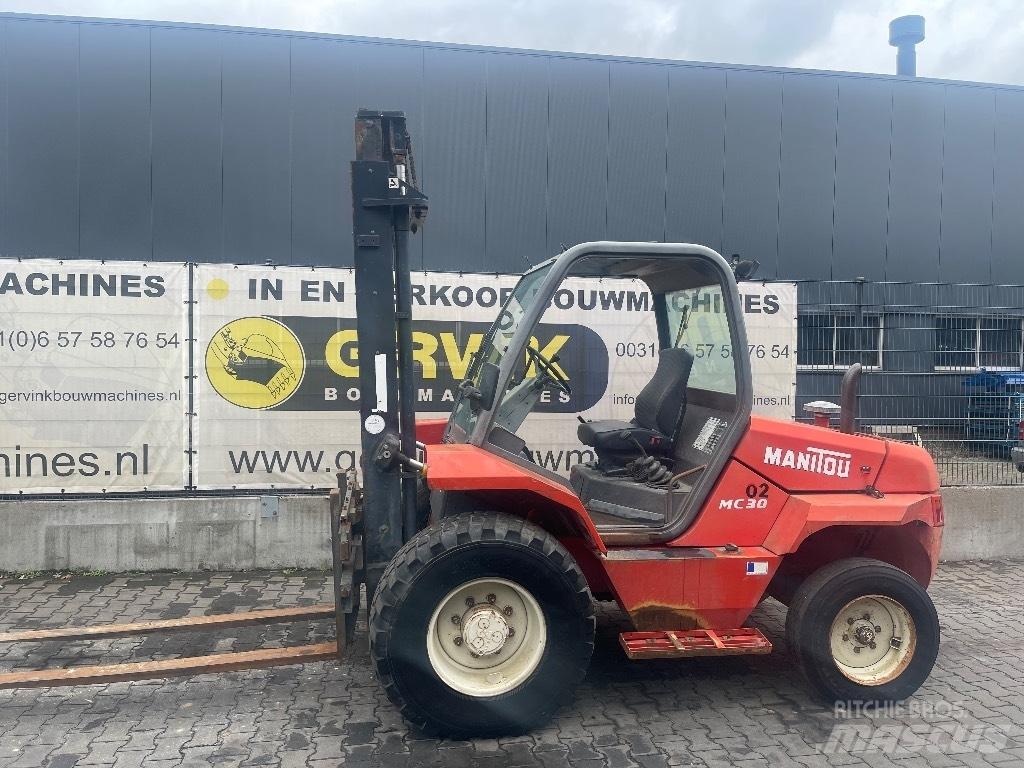Manitou MC 30 越野叉车|叉装车
