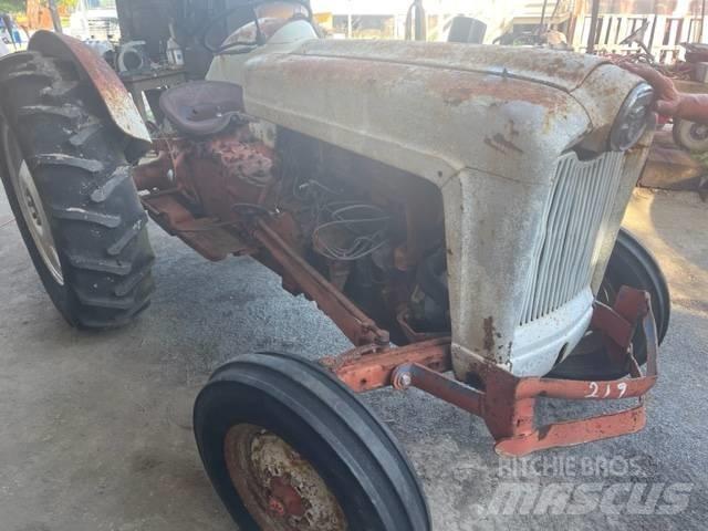 Ford 800 拖拉机/农用车