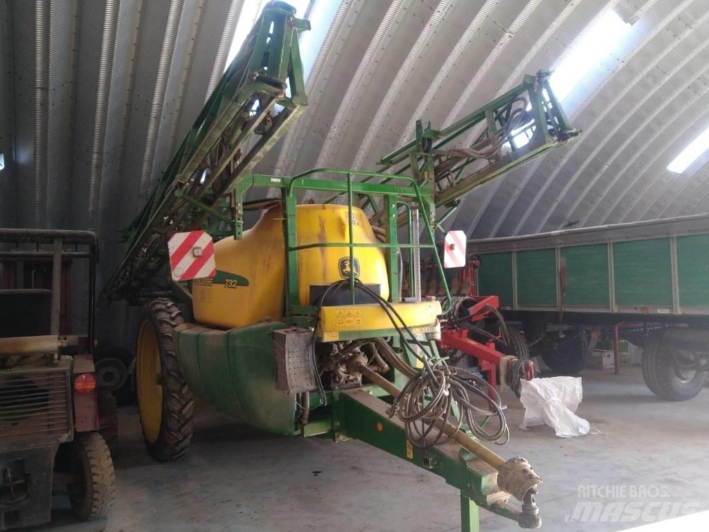 John Deere 732 牵引式喷雾机