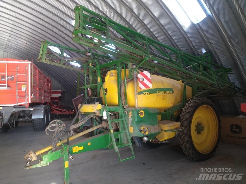 John Deere 732 牵引式喷雾机