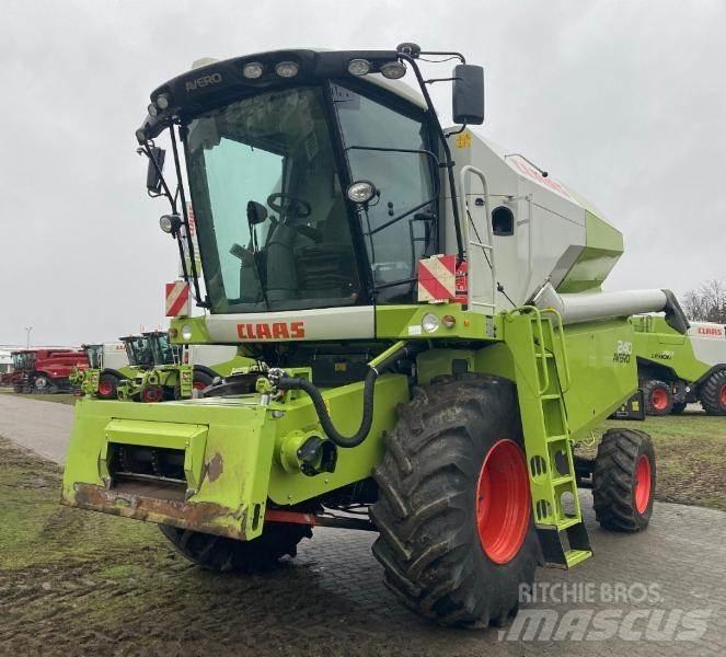 CLAAS AVERO 240 联合收割机