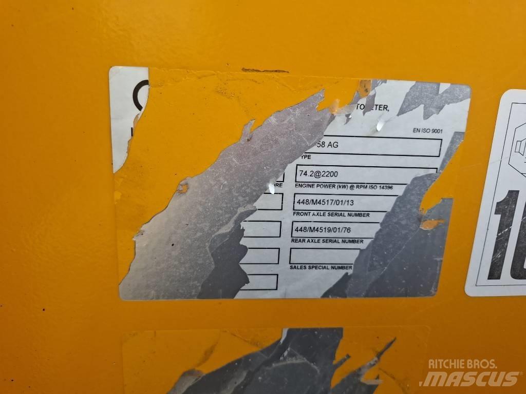 JCB 527-58 伸缩臂叉装车|叉装车