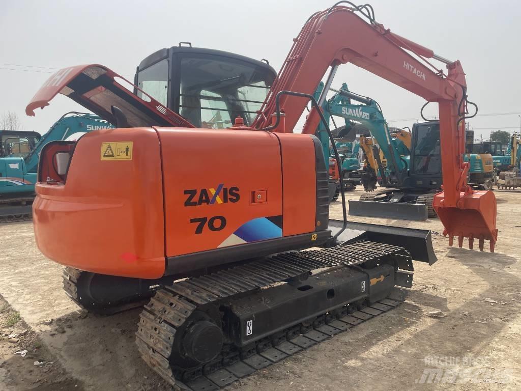 Hitachi ZX 70 中型挖掘机