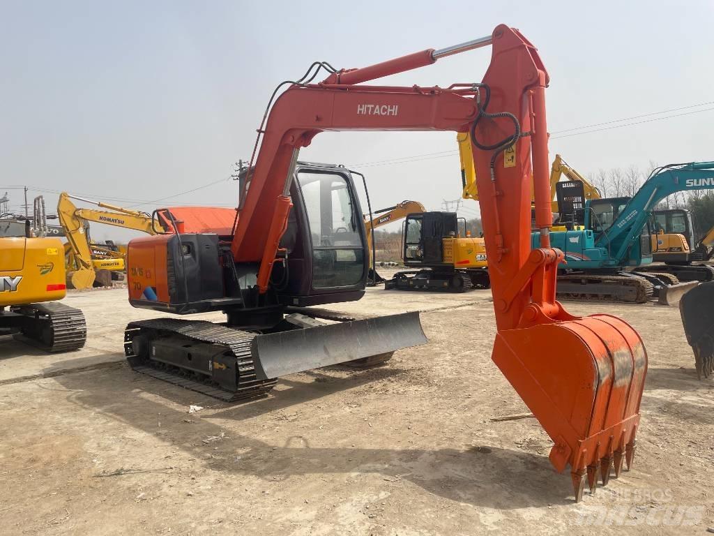 Hitachi ZX 70 中型挖掘机