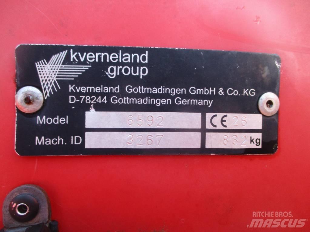 Kverneland Fanex 683 犁耙和摊草机