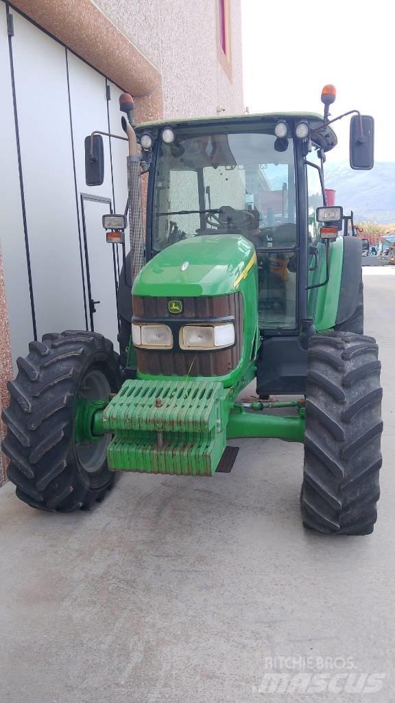 John Deere 5820 拖拉机/农用车