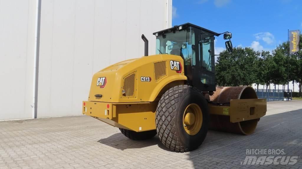 CAT CS13 单轮压路机