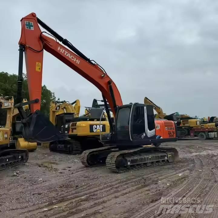 Hitachi ZX200 履带挖掘机