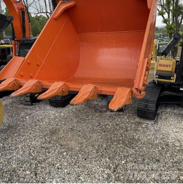 Hitachi ZX200 履带挖掘机