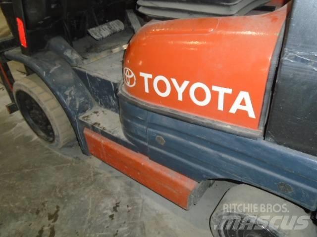 Toyota 52-6 FG U 30 越野叉车|叉装车