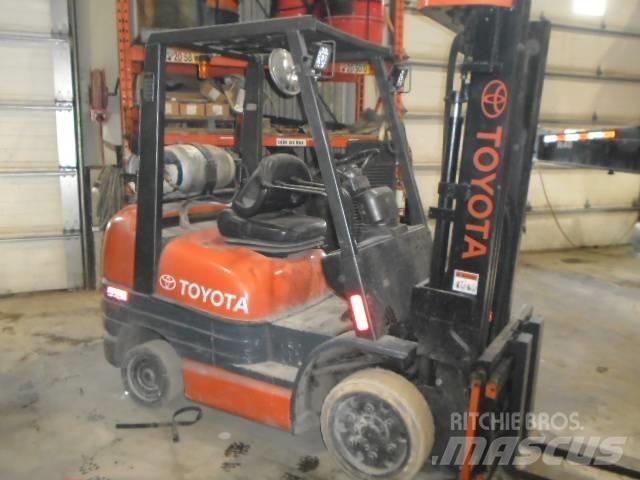 Toyota 52-6 FG U 30 越野叉车|叉装车