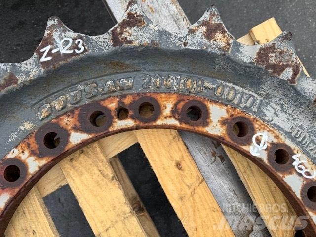 Doosan KOŁO NAPĘDOWE 履带、链条和底盘