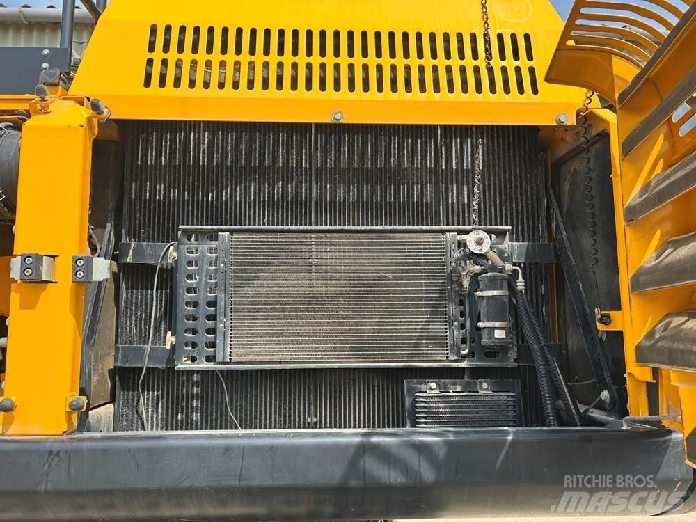 JCB JS300 履带挖掘机