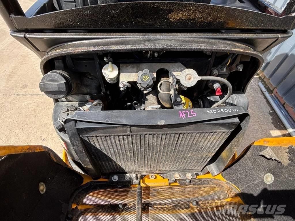 JCB 8014 CTS 小型挖掘机