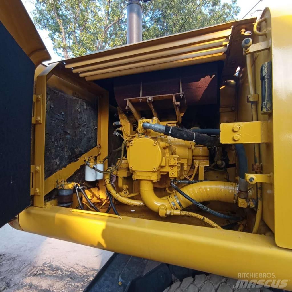 Komatsu PC150W-6 轮式挖掘机