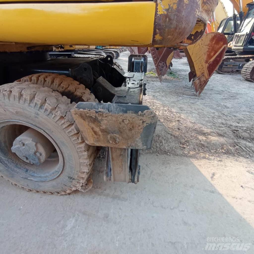 Komatsu PC150W-6 轮式挖掘机