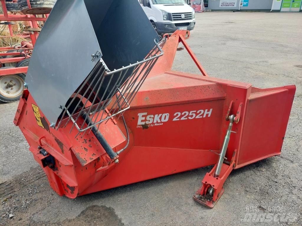 Esko 2252 H 扬雪机
