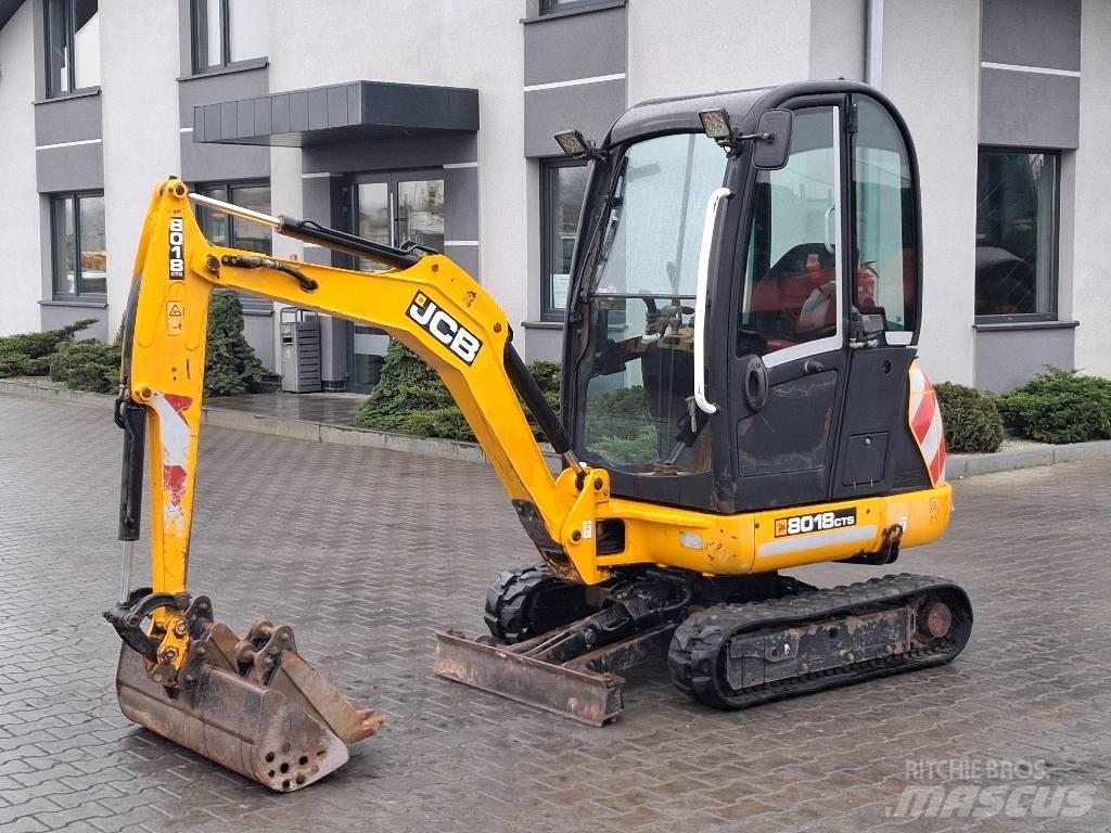 JCB 8018 CTS 小型挖掘机