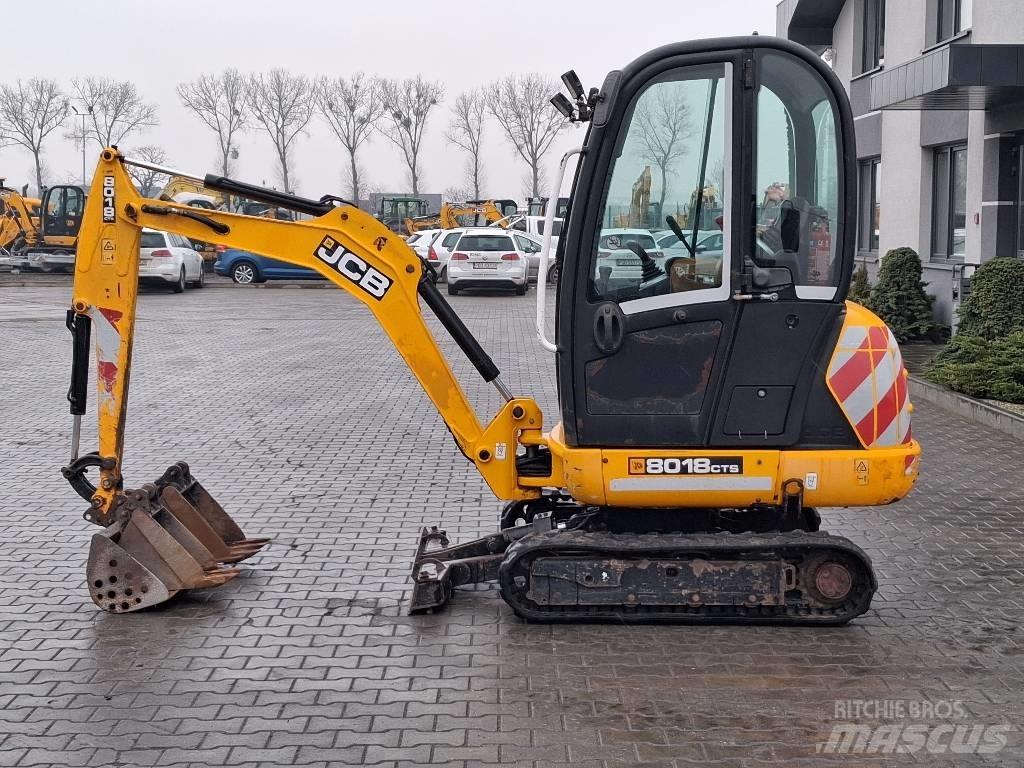 JCB 8018 CTS 小型挖掘机