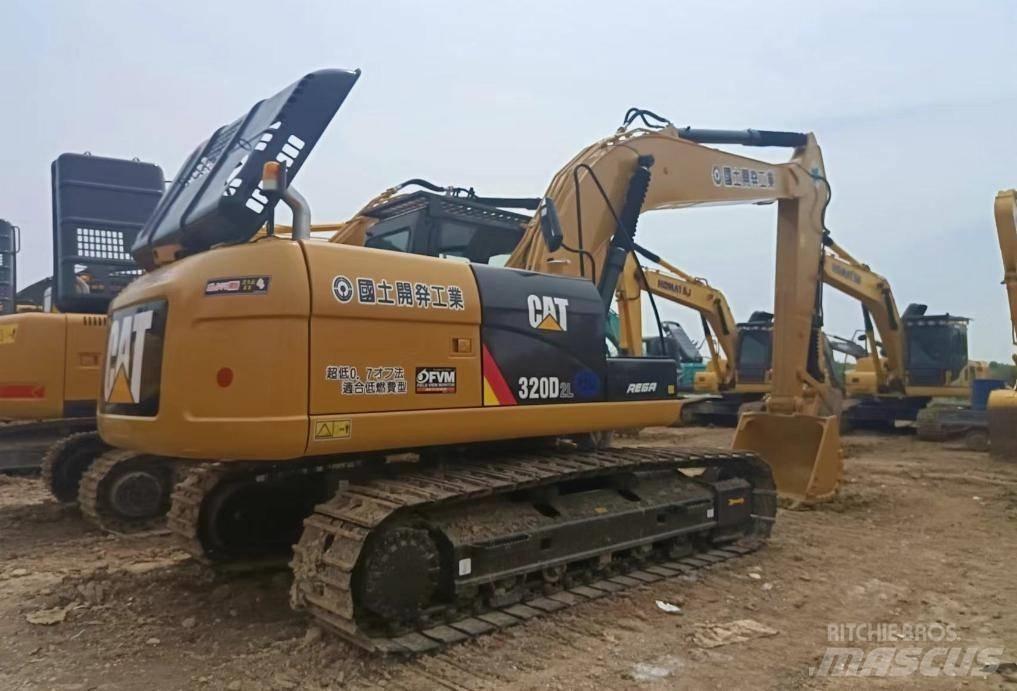 CAT 320 D2L 履带挖掘机