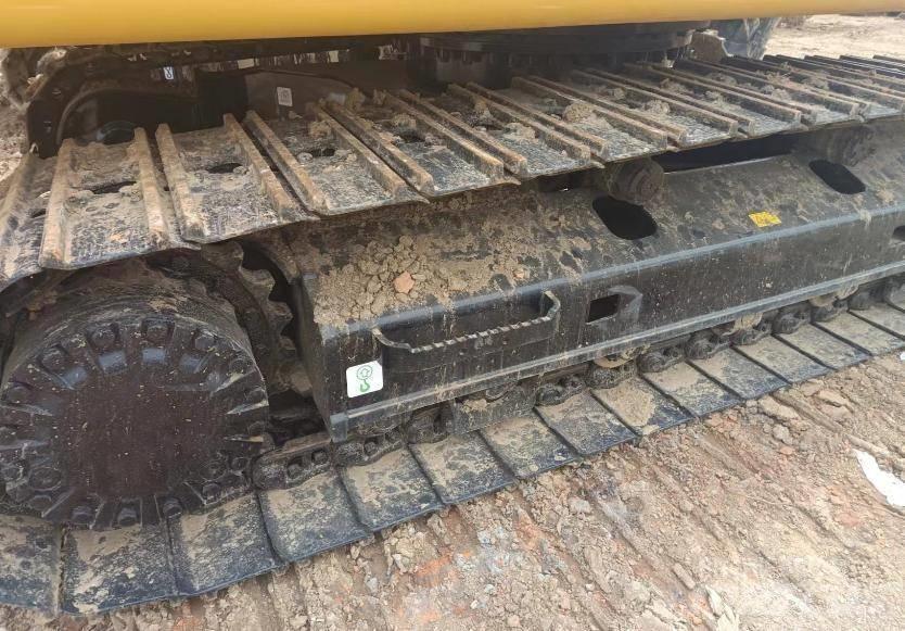 CAT 320 D2L 履带挖掘机