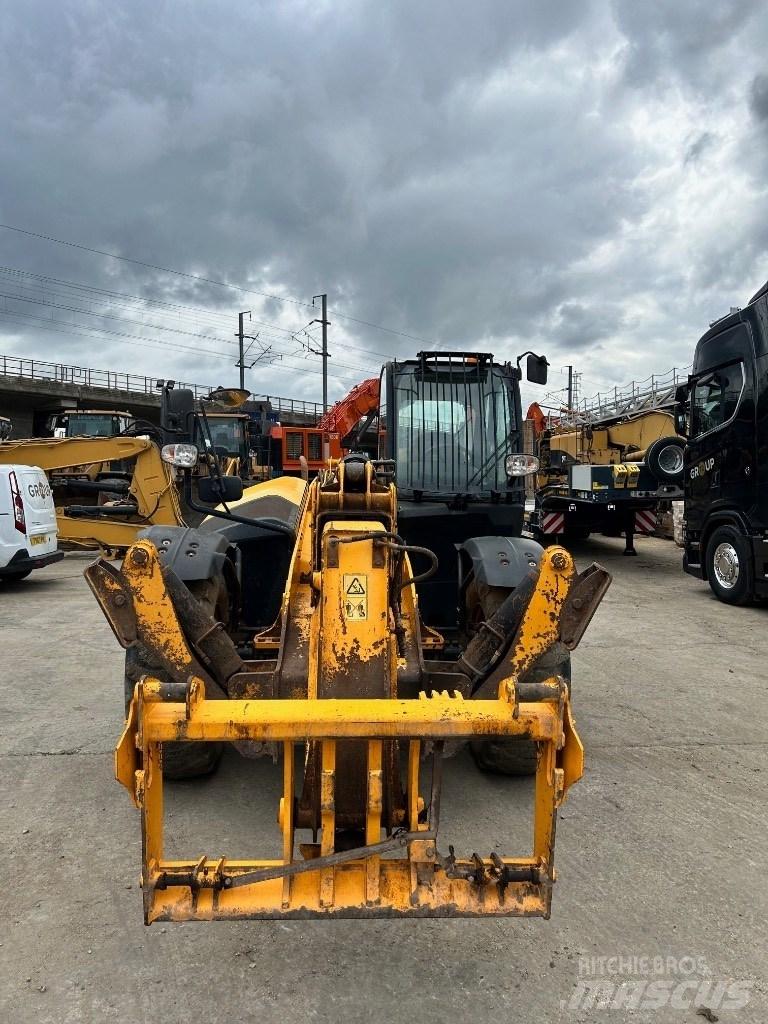 JCB 535-140 伸缩臂叉装车|叉装车