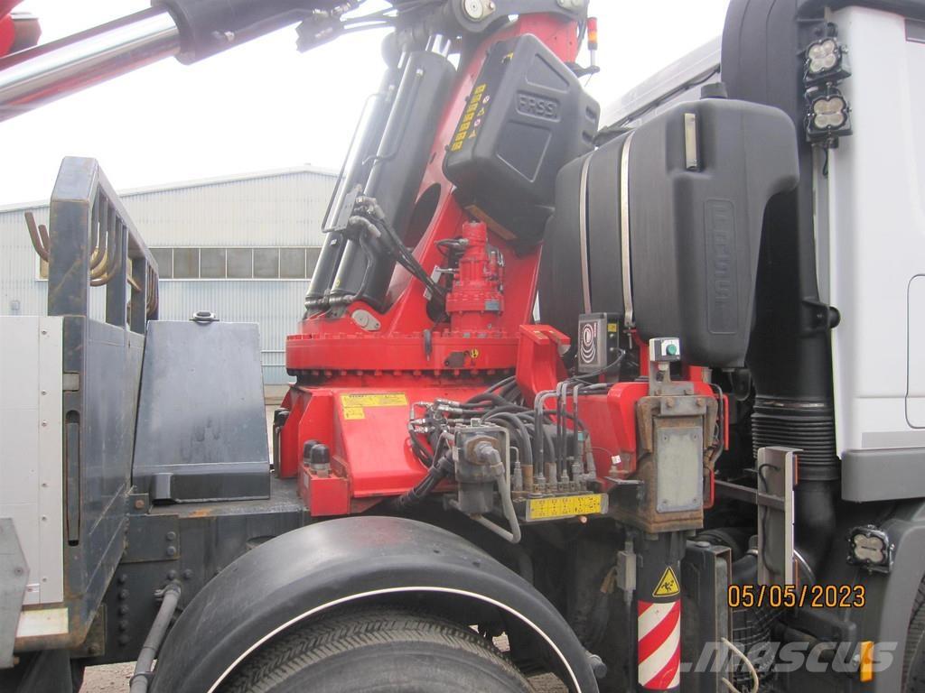 Sisu Polar 起重车