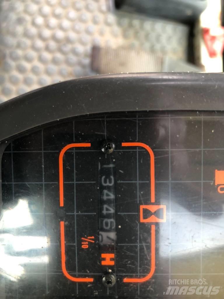 Etec 813B 轮式挖掘机