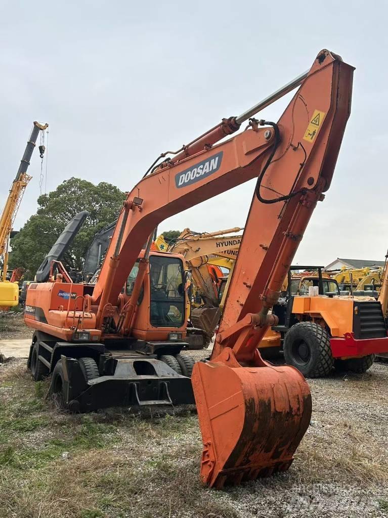 Doosan DH 210 W 轮式挖掘机