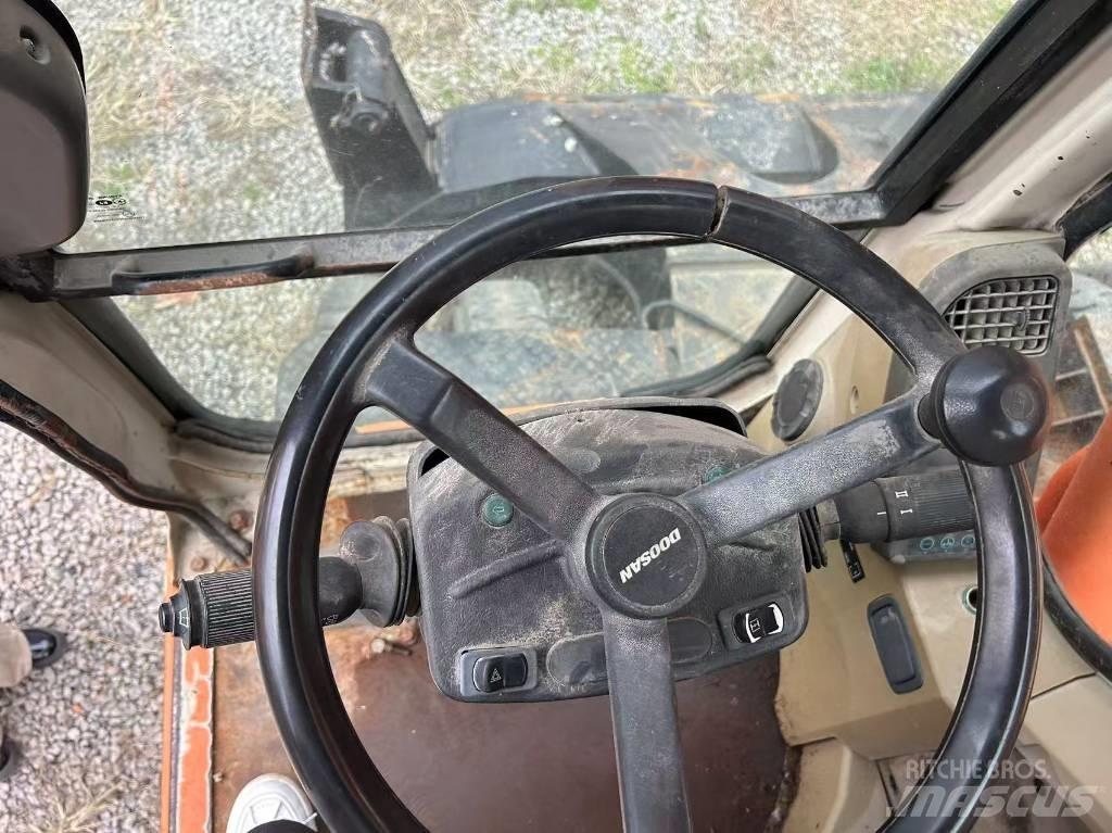 Doosan DH 210 W 轮式挖掘机