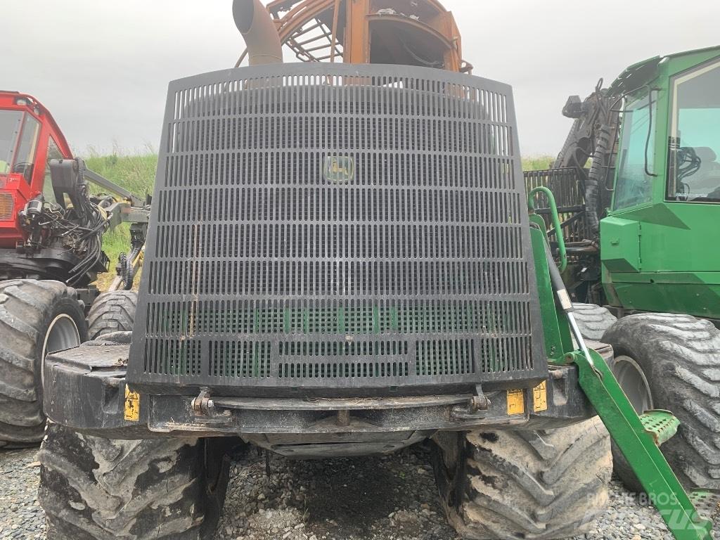 John Deere 1110 E 驾驶室与内部