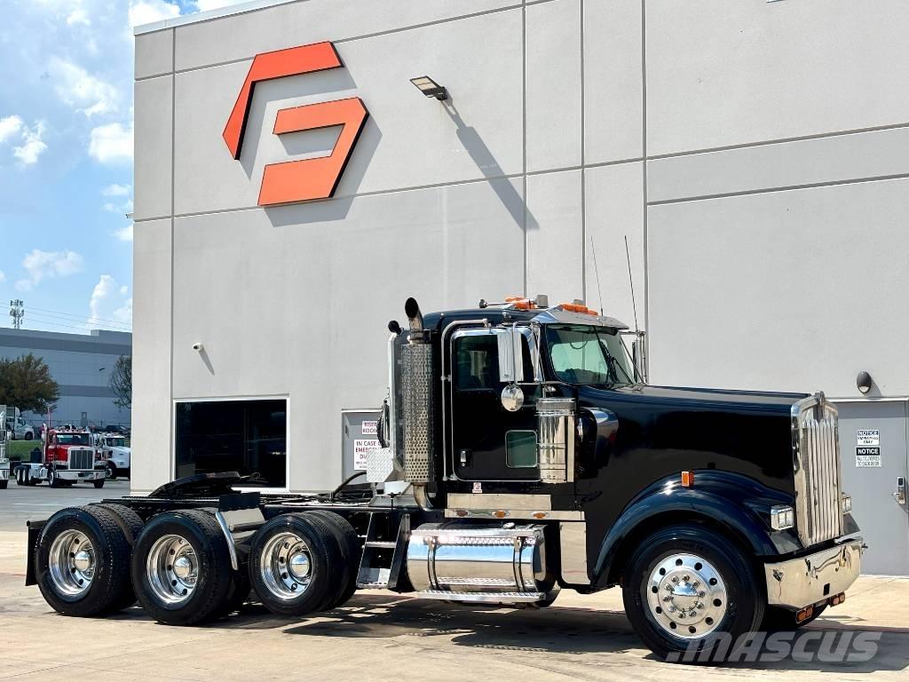 Kenworth W 900 牵引车