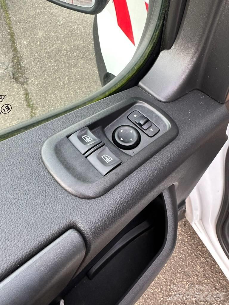 Renault Master 拖拉移动式高空作业平台