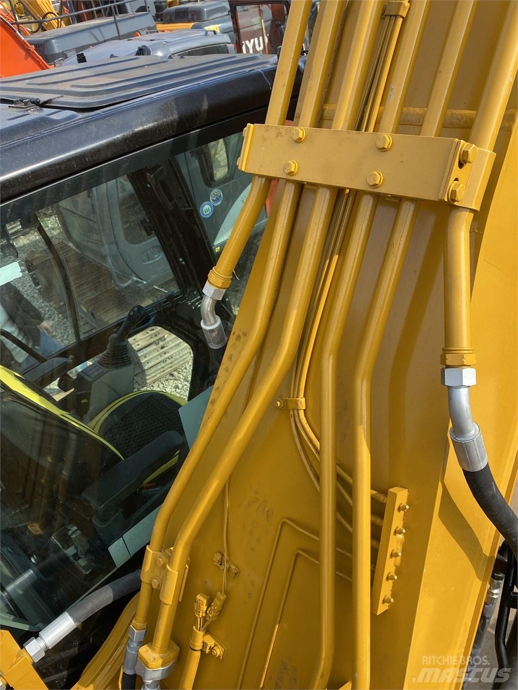 CAT 320 履带挖掘机