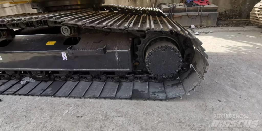 Komatsu PC 210 履带挖掘机