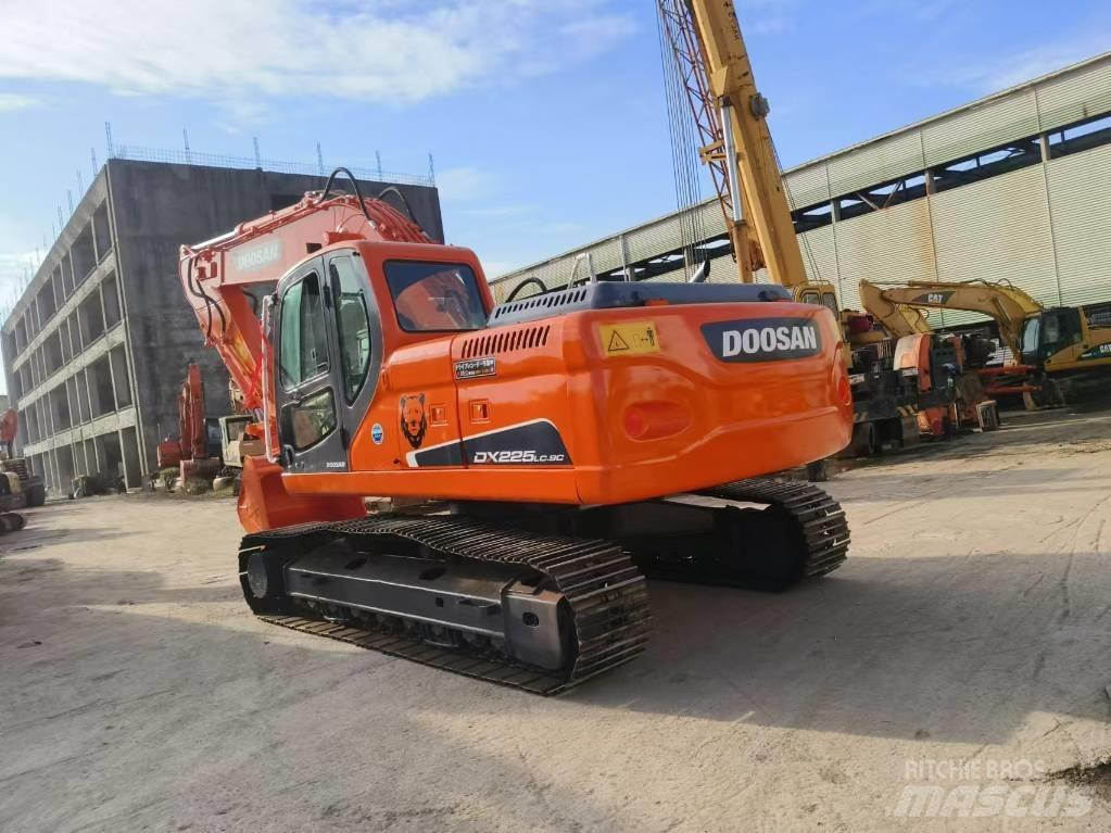 Doosan DX 225 履带挖掘机