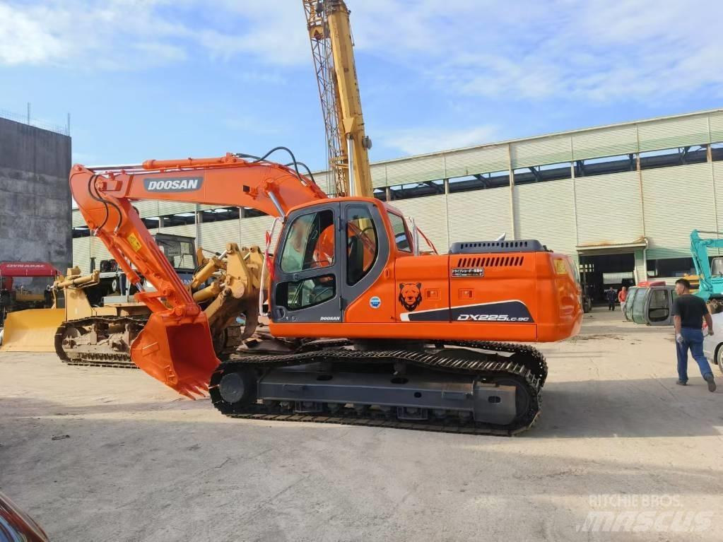 Doosan DX 225 履带挖掘机