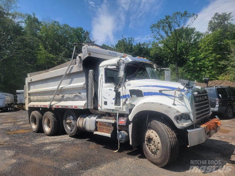 Mack 713GU 自卸式货车