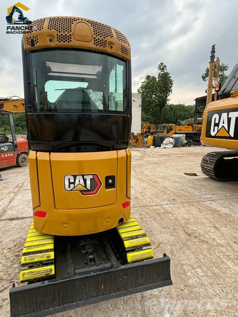 CAT 302 小型挖掘机