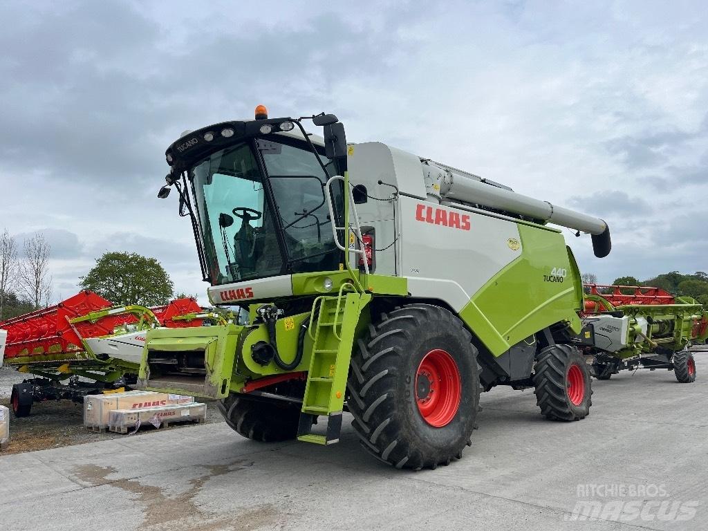 CLAAS Tucano 440 联合收割机